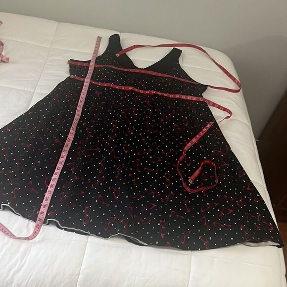 Torrid Retro Chic Dress V Neck Sleeveless Sz 24 Black Red Sunglasses Midi Zipper - Picture 10 of 11